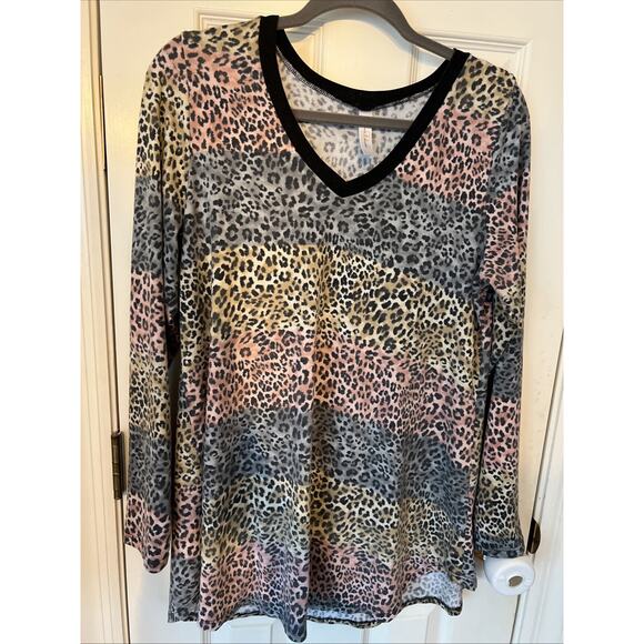Discount Divas Pink Blue Tan V Neck Large Leopard Top - Picture 1 of 6